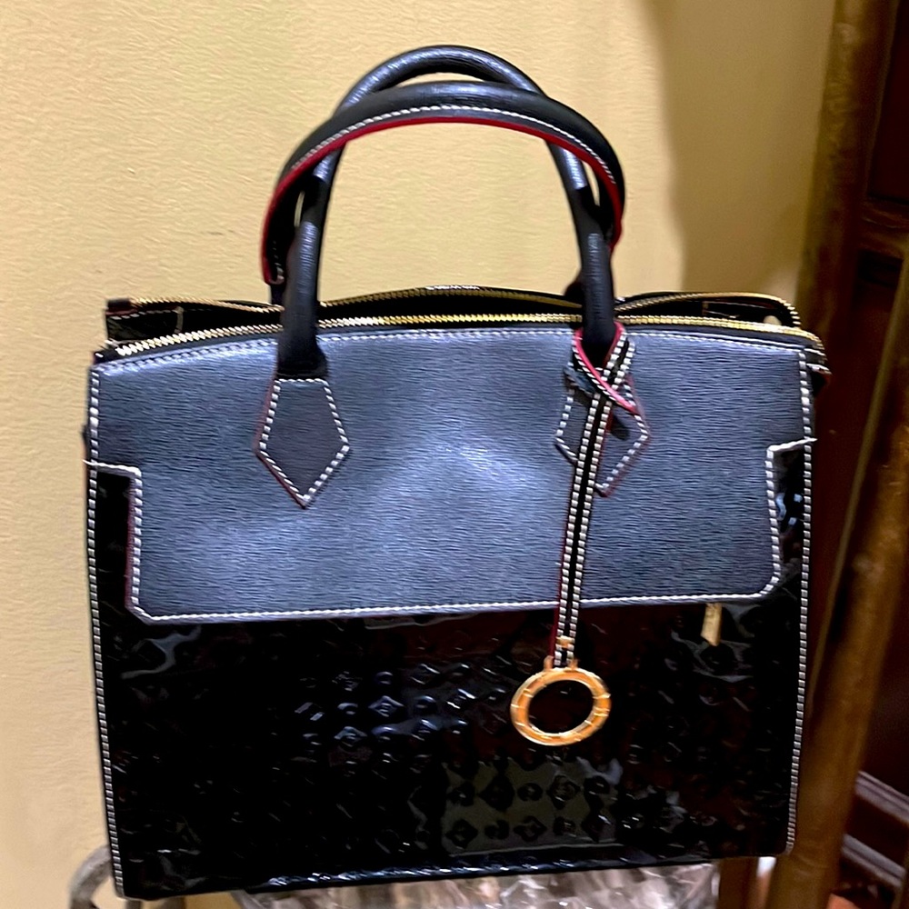 Beautiful Black Handbag Invese Designer